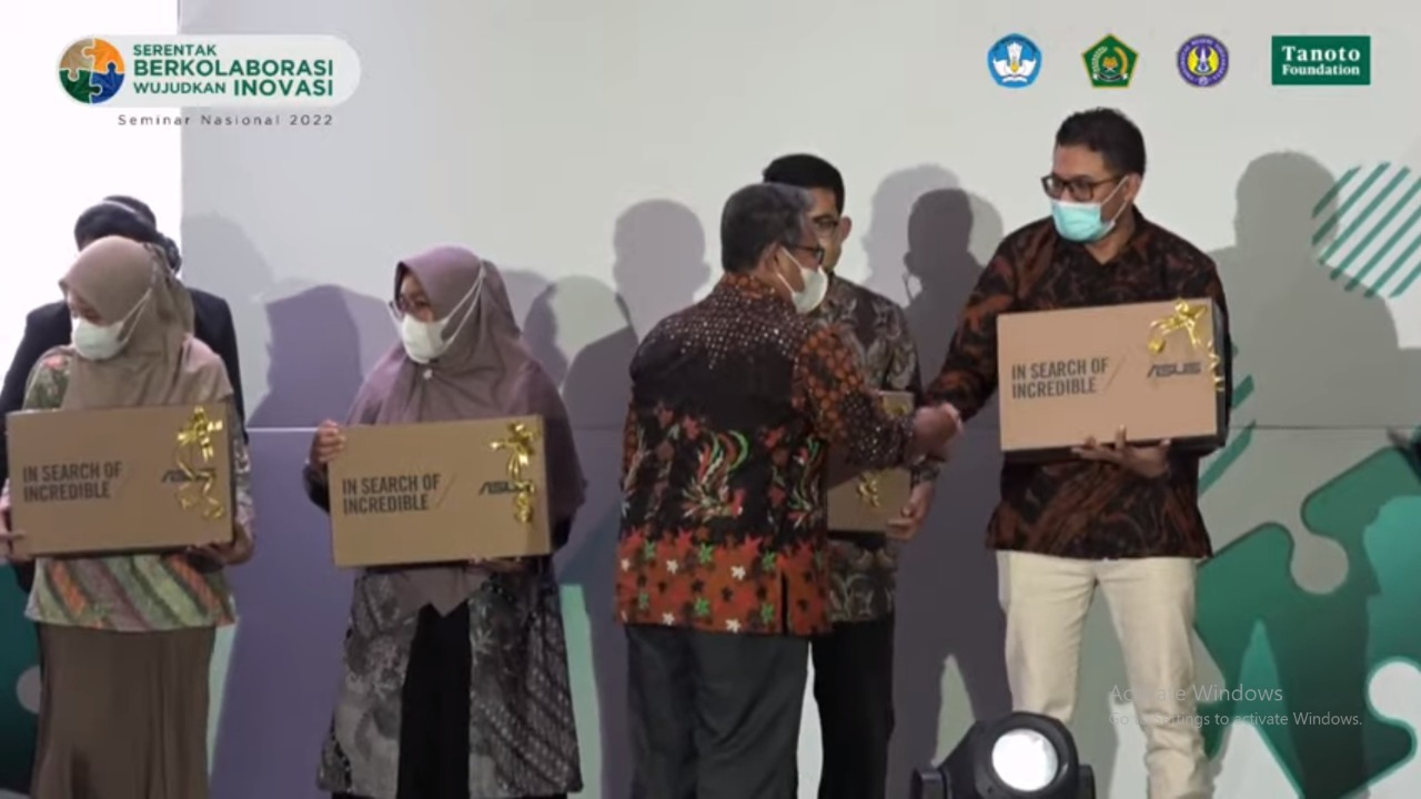 Dosen Pendidikan Kimia Meraih Juara 3 Kategori Terbaik Pembimbingan 